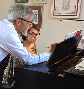 Louis Nagel giving a piano music lesson